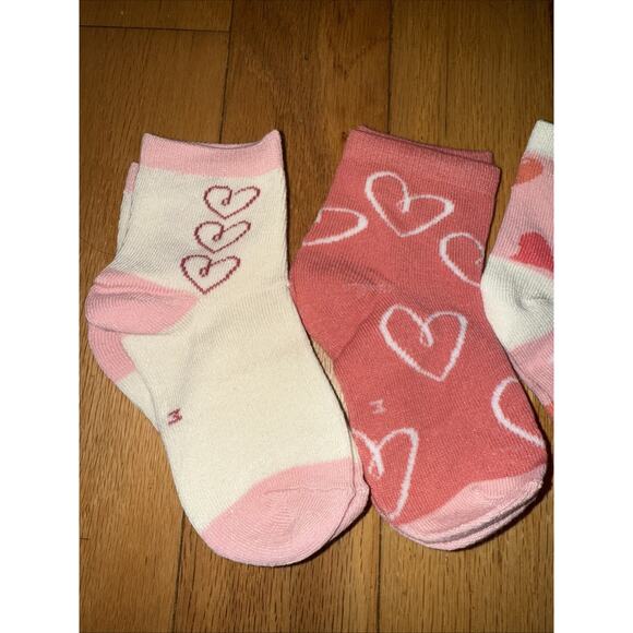 NWT Set Of Five Pairs Of Girls Socks Size 2-5Y Pink Heart Themed - Picture 2 of 4